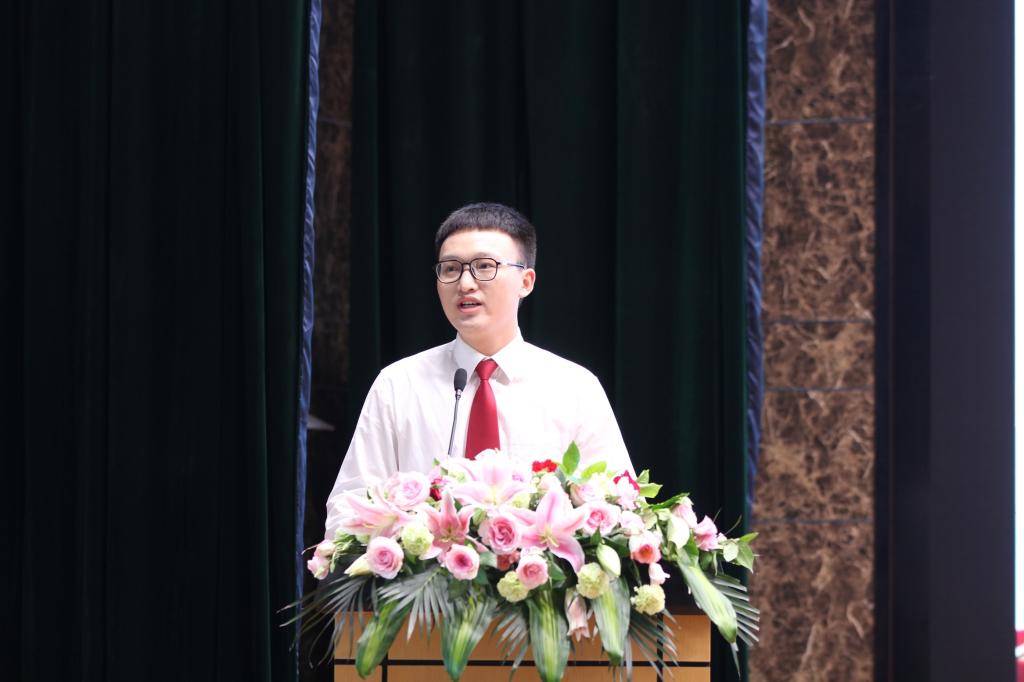 讲春梅故事 学英模精神 育法学新人——新葡萄8883官网AMG与邵阳法院联合开展读书报告会·座谈会