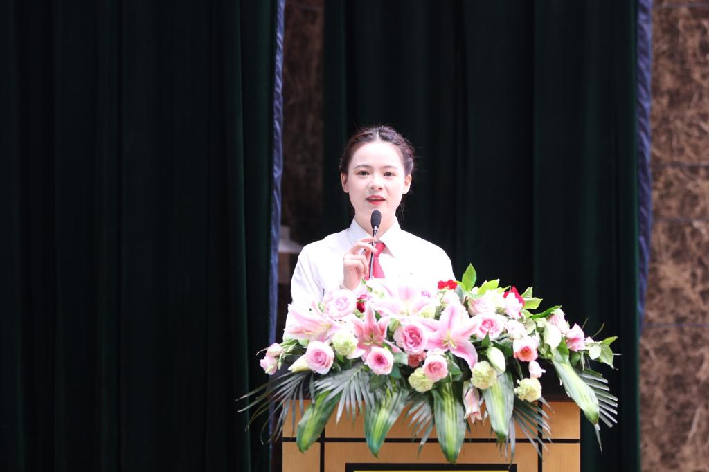 讲春梅故事 学英模精神 育法学新人——新葡萄8883官网AMG与邵阳法院联合开展读书报告会·座谈会