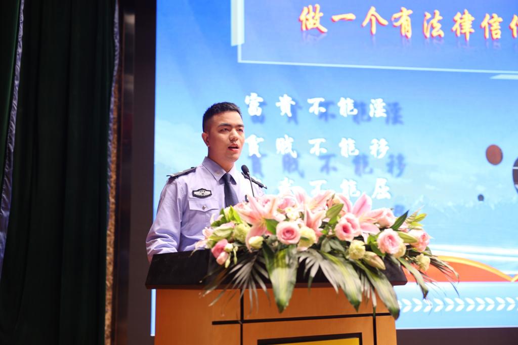 讲春梅故事 学英模精神 育法学新人——新葡萄8883官网AMG与邵阳法院联合开展读书报告会·座谈会